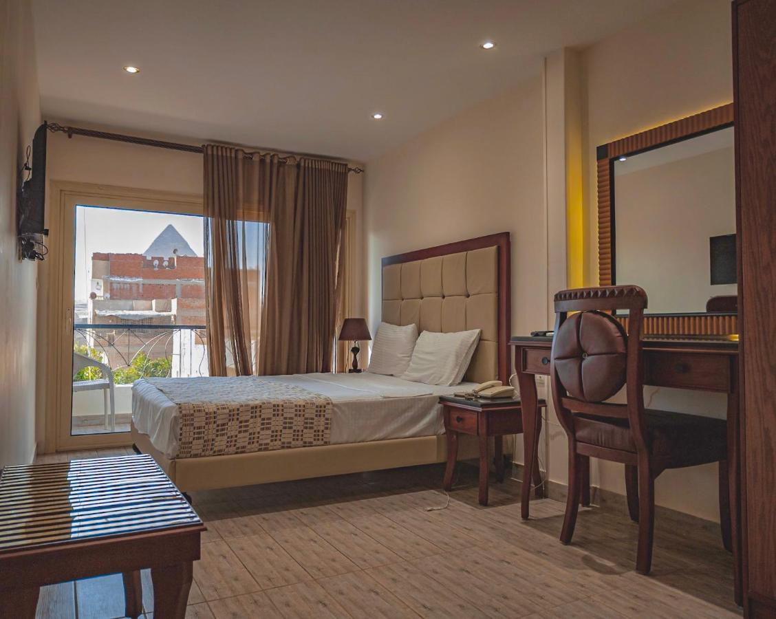 Sphinx Golden Gate Pyramids 4*