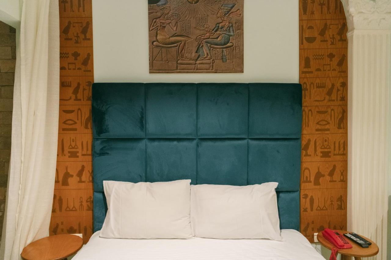 Sphinx Golden Gate Pyramids 4*